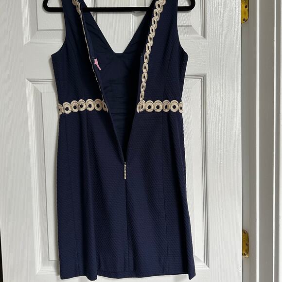 LILY PULITZER Esme Navy Blue Shift Sheath Gold Dress Size 4 23215 EUC - Picture 3 of 12